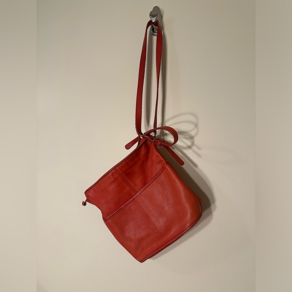 Vintage Red leather Coach Bucket bag duffle crossbody/shoulder Bag purse - Picture 3 of 9